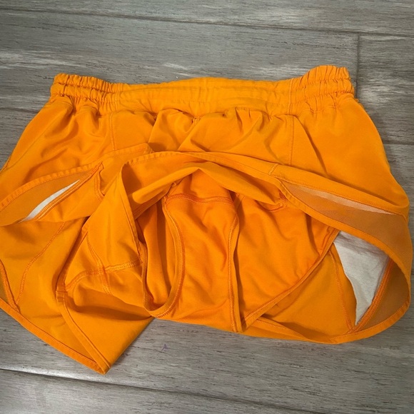 Lululemon Hotty Hot Short II *2.5"
Vivid Amber Sz 8 - Picture 7 of 12